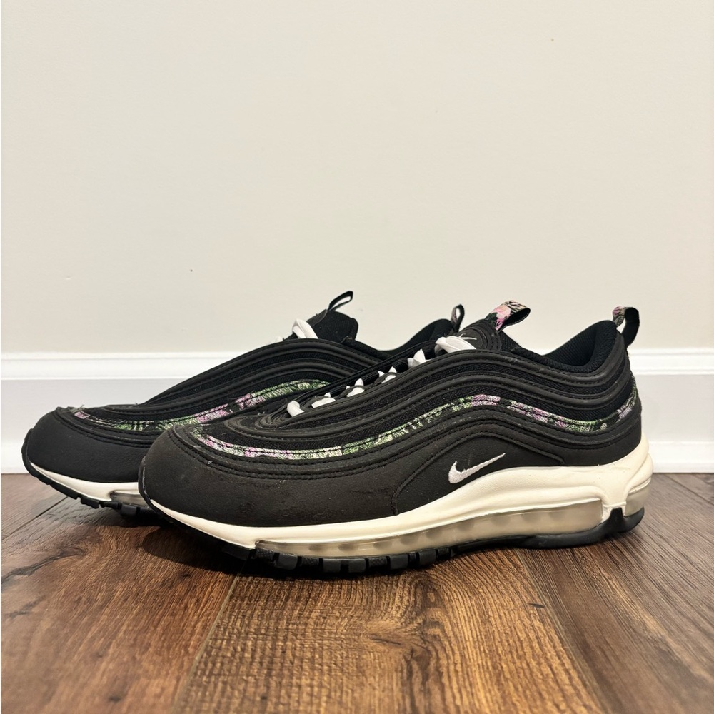 Women’s Nike shoes